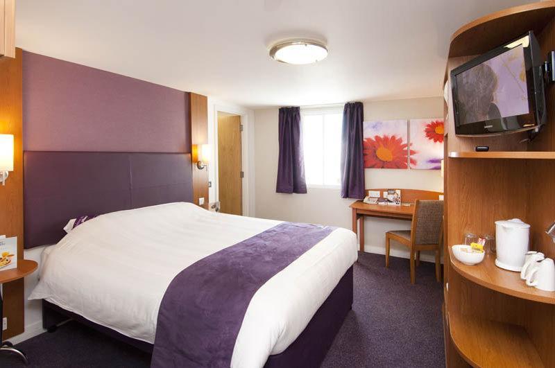 Premier Inn Cardiff West Exterior photo