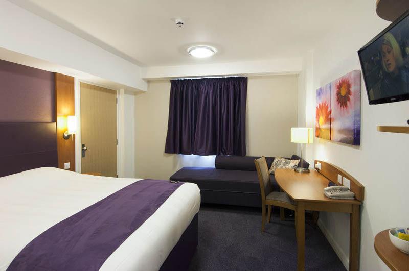 Premier Inn Cardiff West Exterior photo